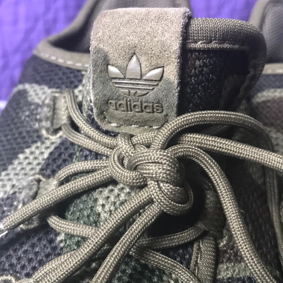 Kids Adidas tennis shoes - Picture 3 of 4